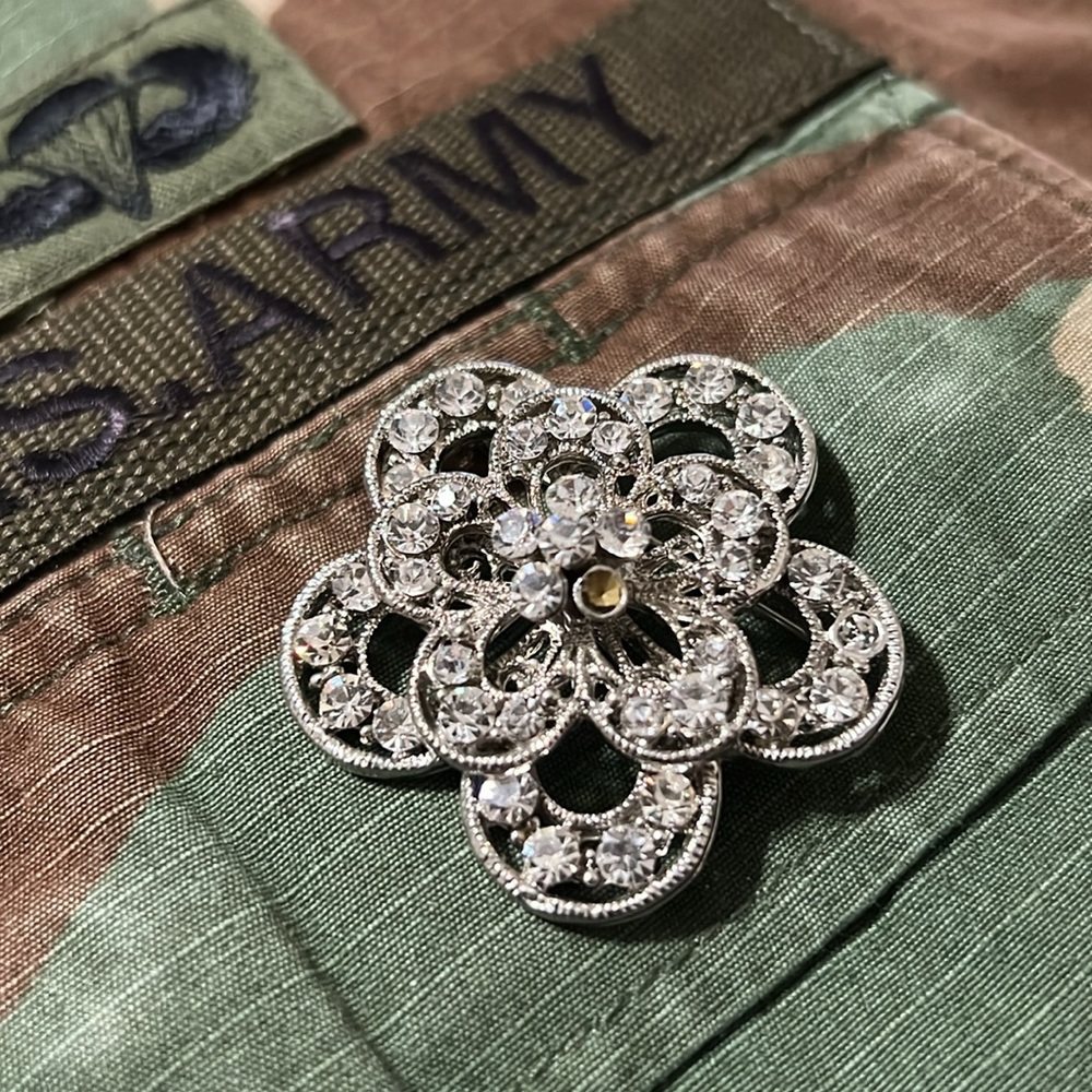 🎁Floral Rhinestone Brooch - Picture 2 of 5